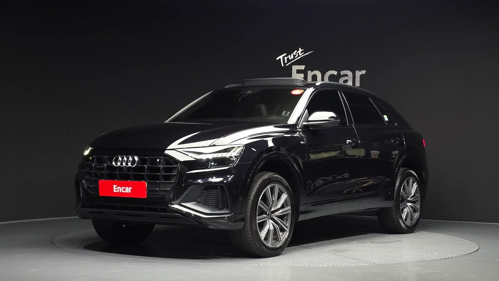Audi Q8 (4M) 55 TFSI Quattro Premium 2021 — photo 1 sur 35