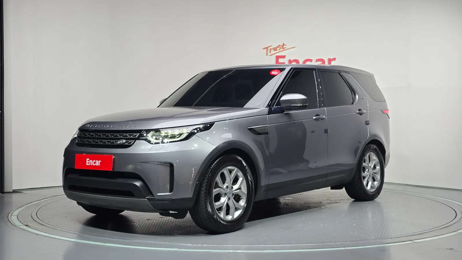 Land Rover Discovery 5 2.0 SD4 SE 2020 — photo 1 sur 34