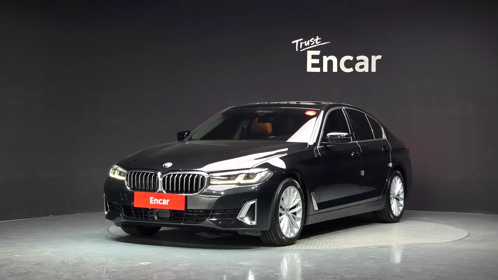 BMW Série 5 (G30) 520i Luxury 2021 — photo 1 sur 34