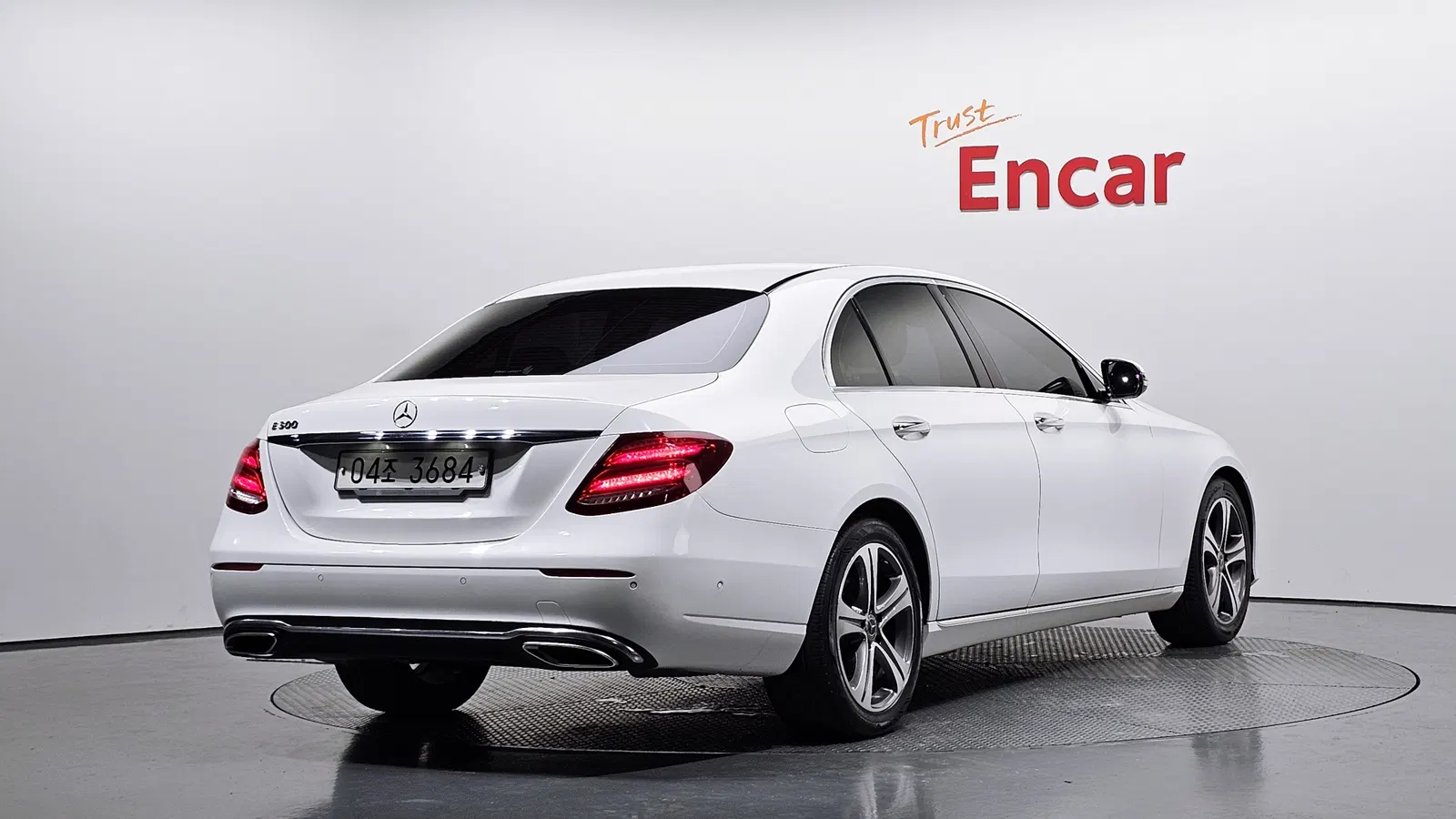Mercedes-Benz Classe E E300 Avantgarde (W213) 2019 — photo 1 sur 32