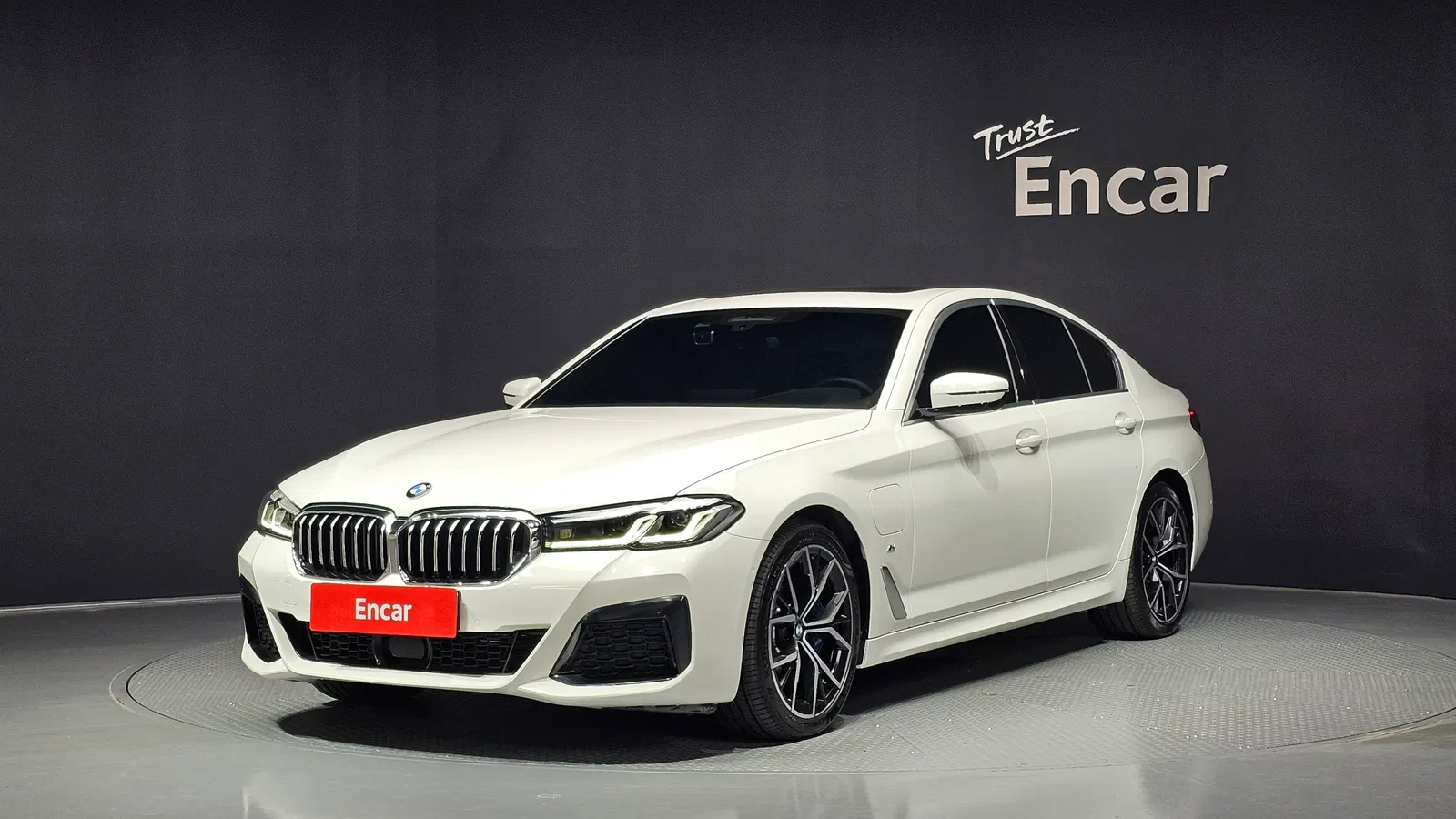 BMW Série 5 (G30) 530e M Sport 2021 — photo 1 sur 8
