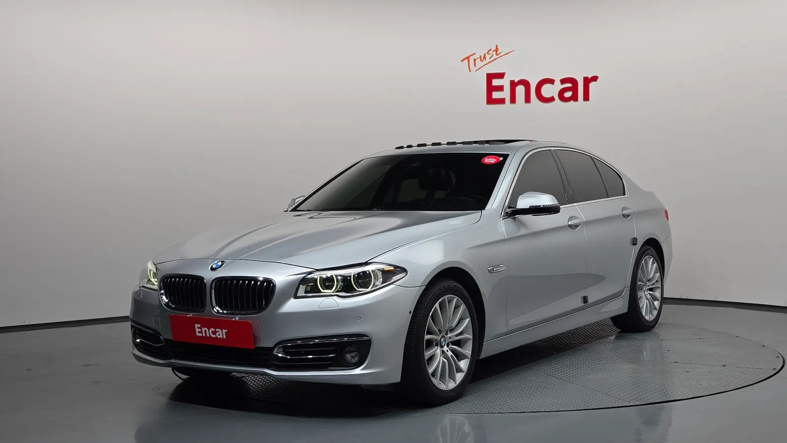 BMW Série 5 (F10) 528i xDrive Luxury 2015 — photo 1 sur 20