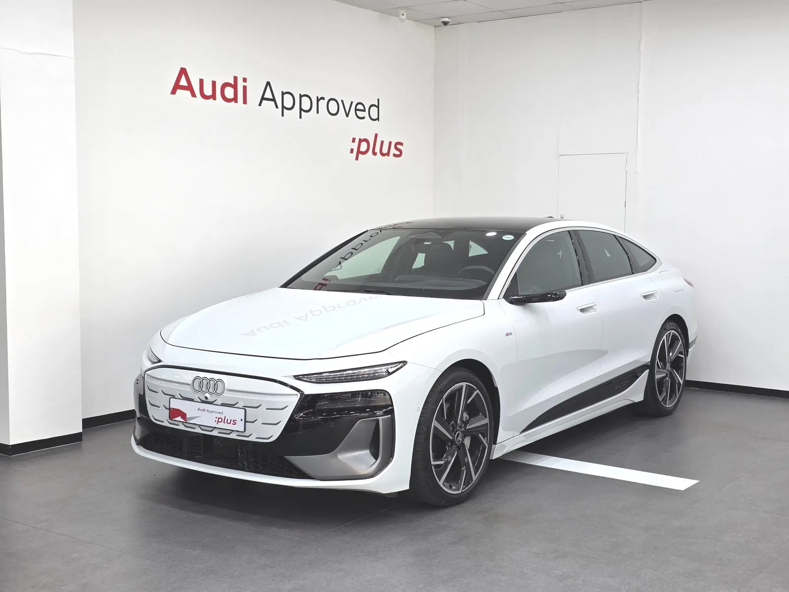 Audi A6 e-tron Performance S Line 2025 — photo 1 sur 26