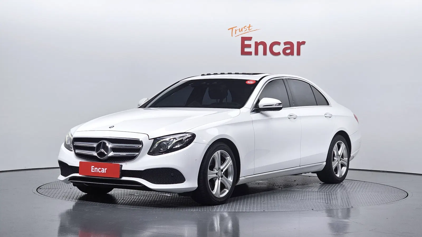 Mercedes-Benz Classe E E220d Avantgarde (W213) 2017 — photo 1 sur 20