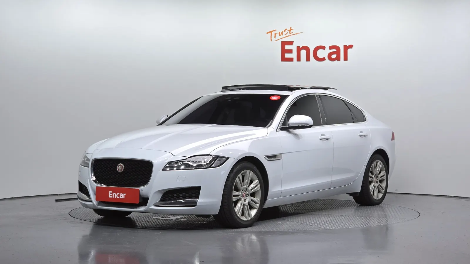 Jaguar XF (X260) 20d Portfolio 2017 — photo 1 sur 20
