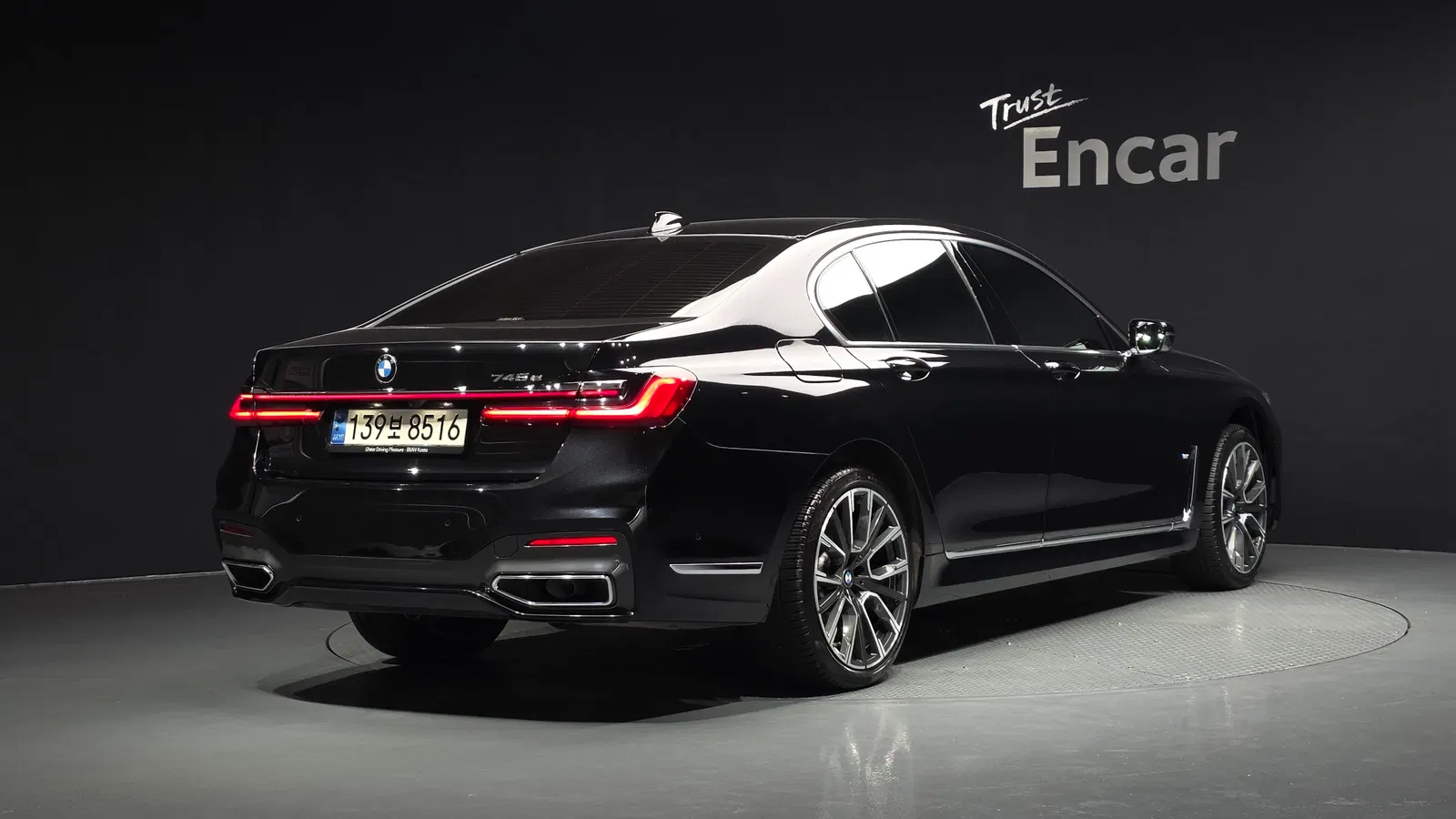 BMW Série 7 (G11) 745e iPerformance M Sport 2020 — photo 1 sur 40
