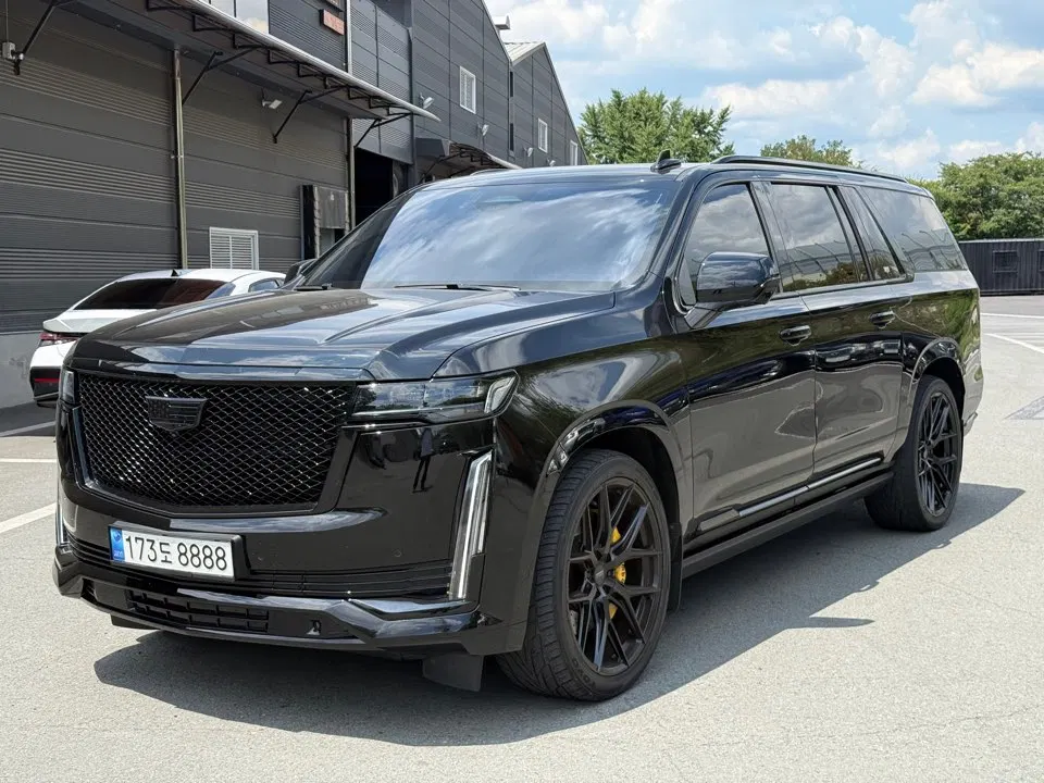 Cadillac Escalade 5e génération 6.2 ESV 2023 — photo 1 sur 16
