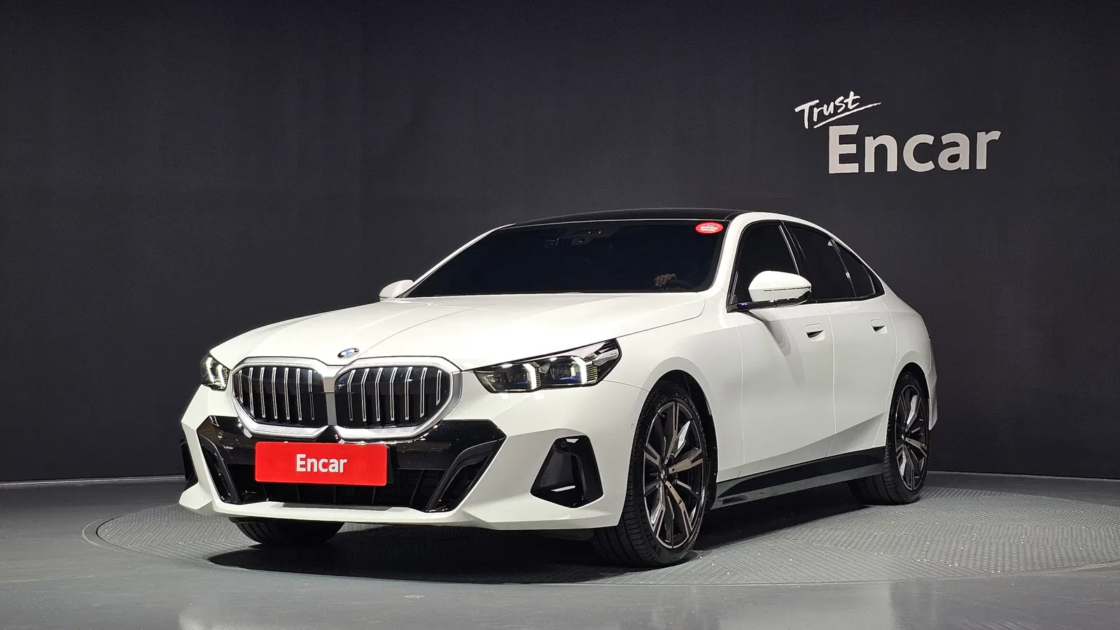BMW Série 5 (G60) 530i xDrive M Sport 2026 — photo 1 sur 34