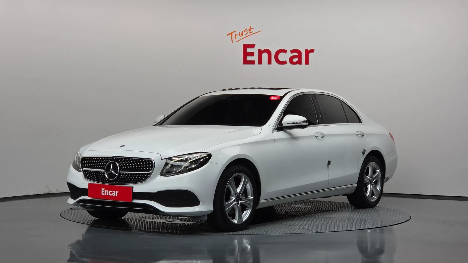 Mercedes-Benz Classe E E220d Avantgarde (W213) 2018 — photo 1 sur 39