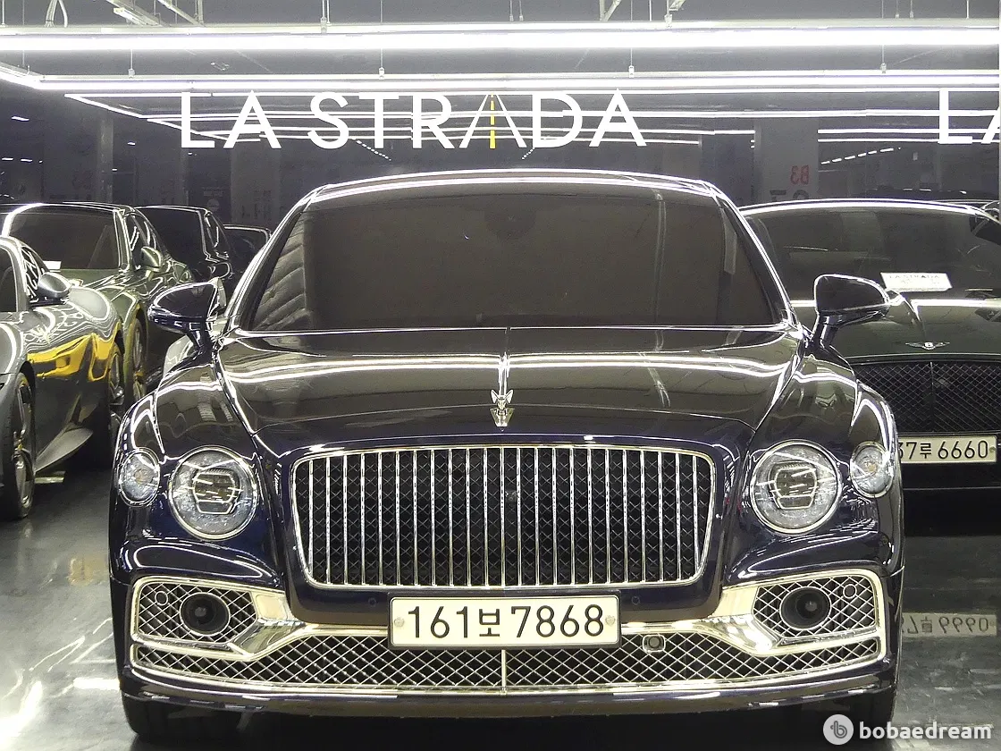 Bentley Flying Spur 3e génération 4.0 Azure 2023 — photo 1 sur 26