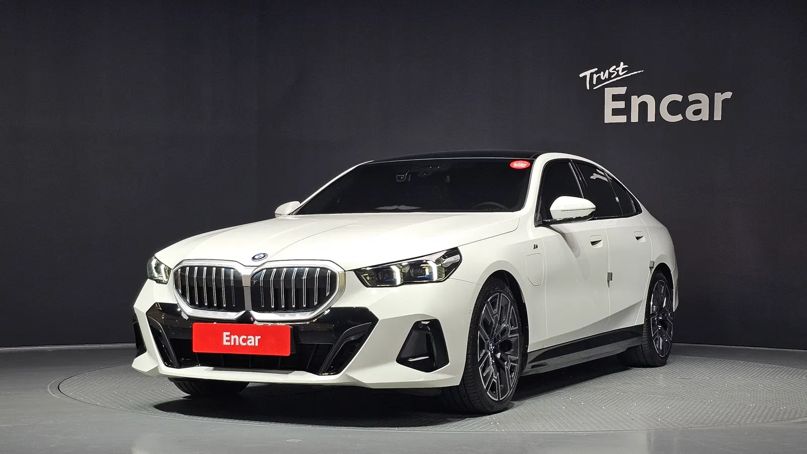 BMW Série 5 (G60) 530e M Sport 2025 — photo 1 sur 36