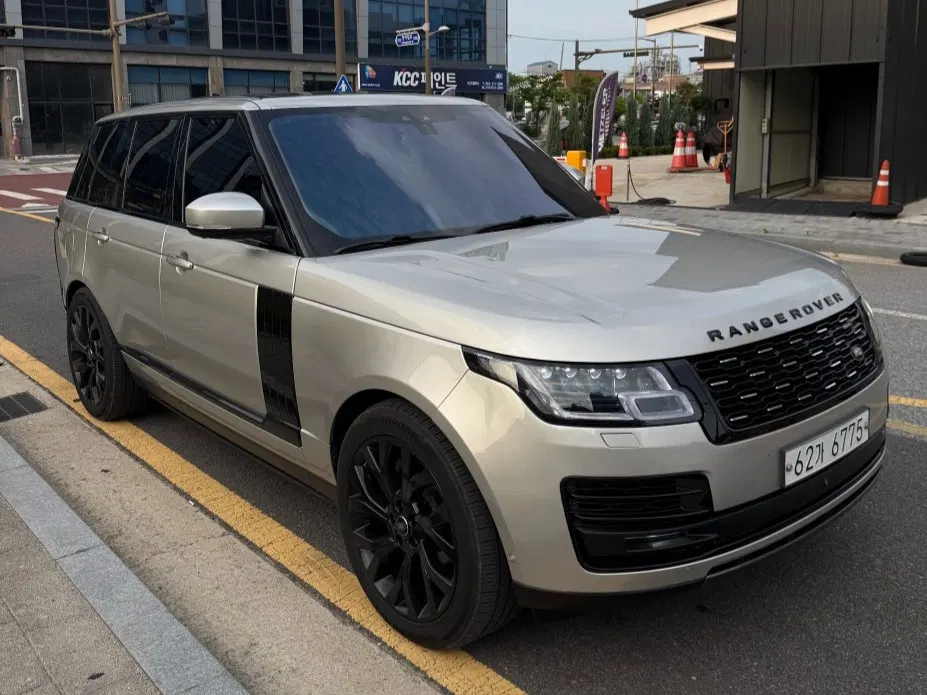 Land Rover Range Rover 4e génération 4.4 SDV8 Vogue SE Diesel 2017 — photo 1 sur 18