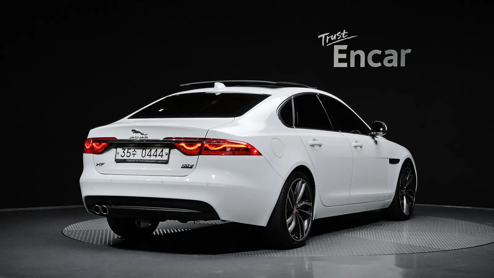 Jaguar XF (X260) 20d Portfolio AWD 2017 — photo 1 sur 36