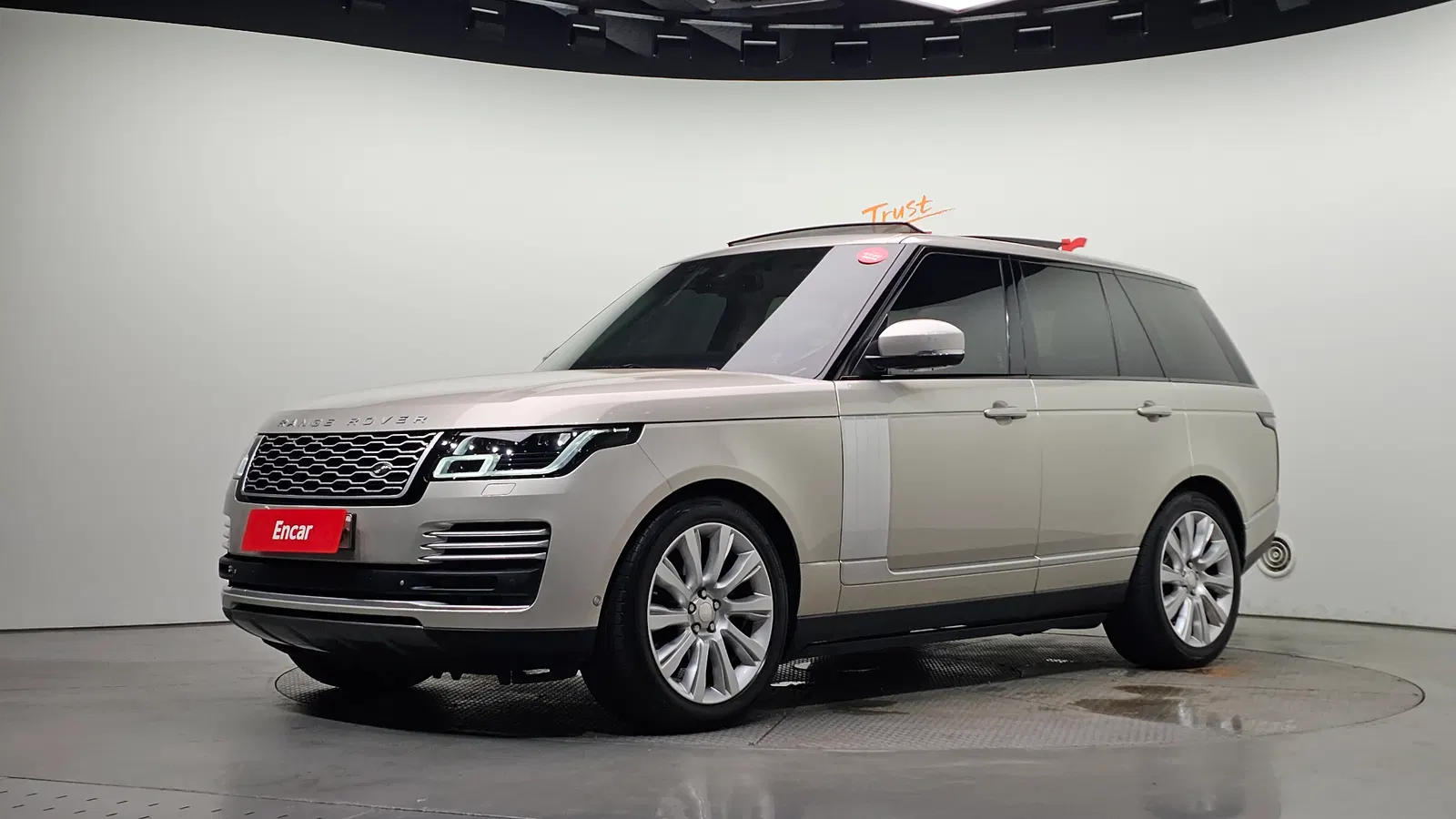 Land Rover Range Rover 4e génération 3.0 TDV6 Vogue SE Diesel 2014 — photo 1 sur 20