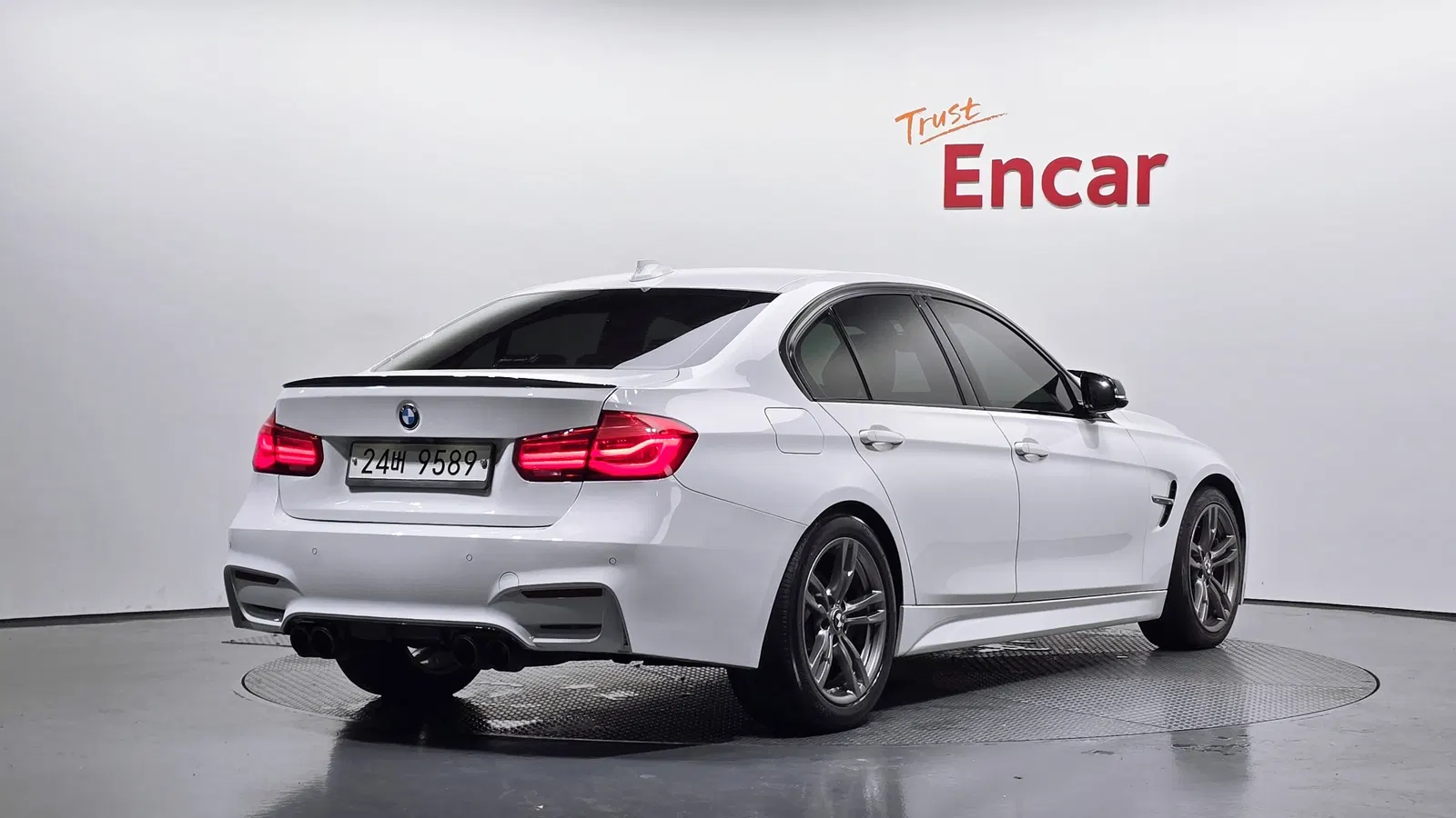 BMW Série 3 (F30) 320i M Sport 2017 — photo 1 sur 36