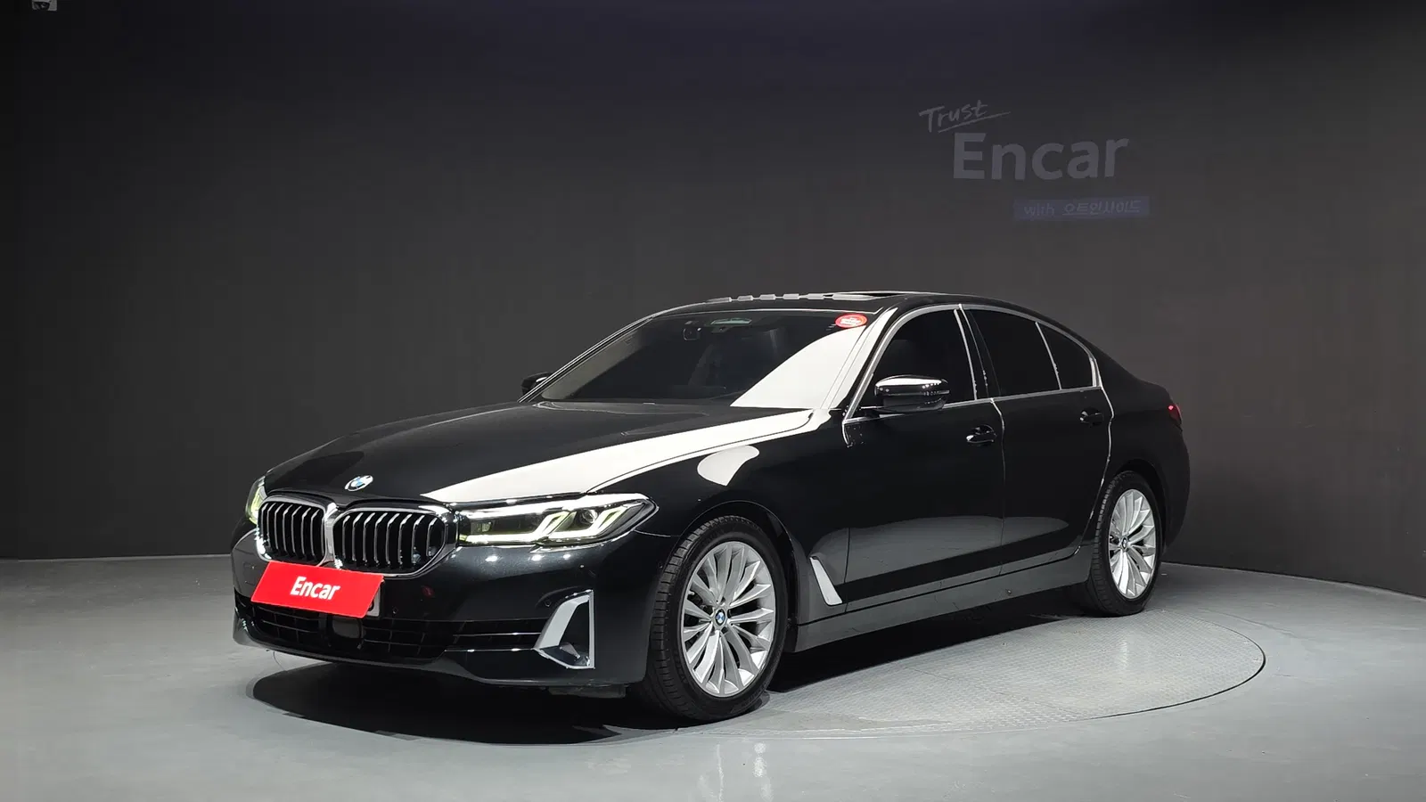 BMW Série 5 (G30) 520i Luxury 2022 — photo 1 sur 34