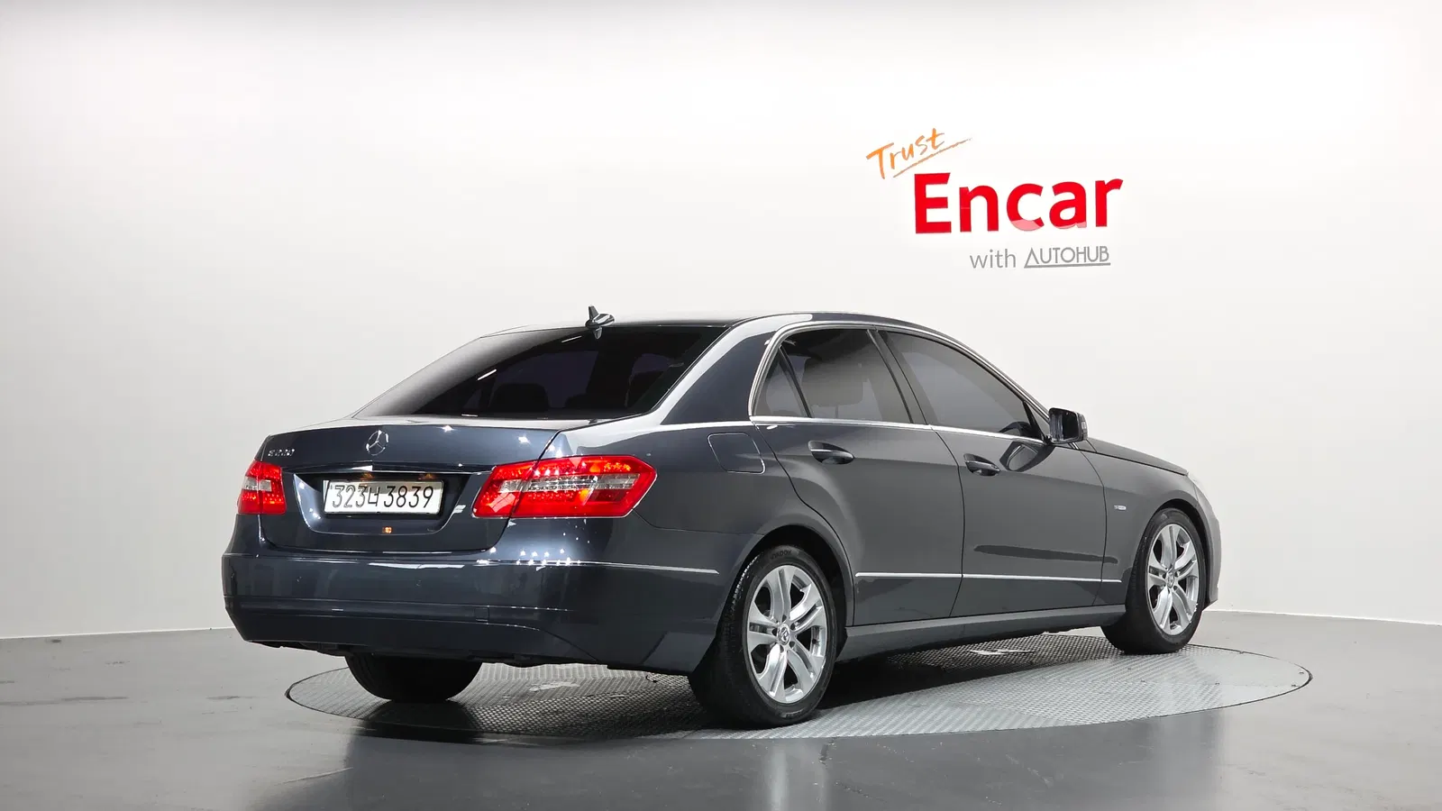 Mercedes-Benz Classe E E220 CDI Avantgarde (W212) 2011 — photo 1 sur 32
