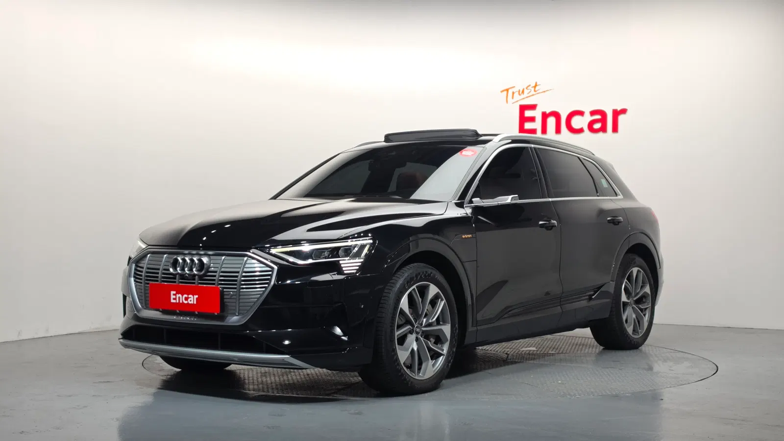 Audi e-tron 55 Quattro 2021 — photo 1 sur 38