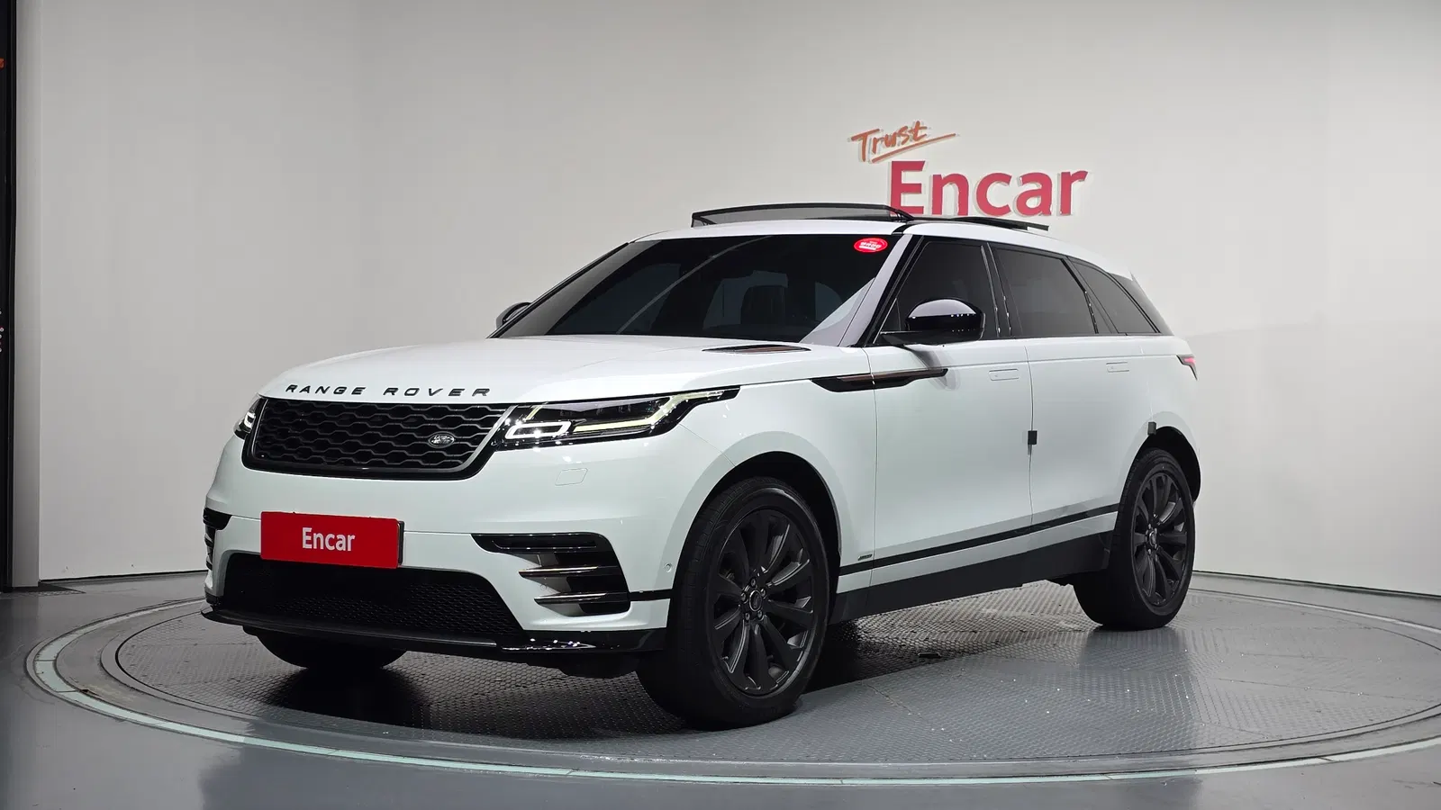 Land Rover Range Rover Velar 3.0 D300 R-Dynamic SE 2018 — photo 1 sur 33