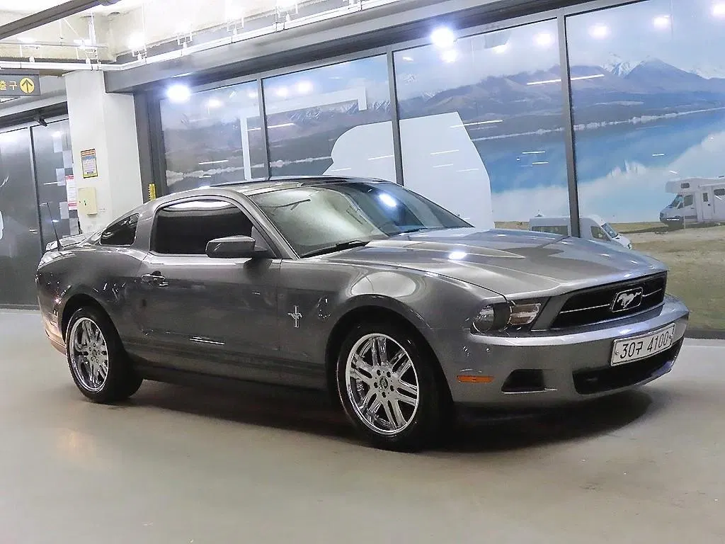 Ford Mustang Coupé 2010 — photo 1 sur 26
