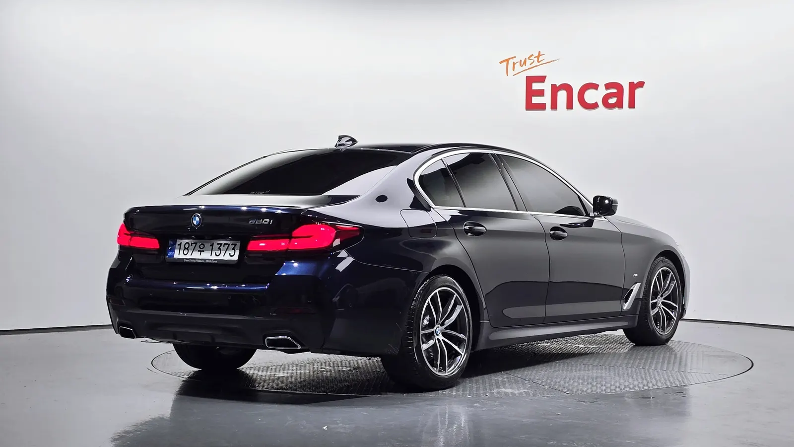 BMW Série 5 (G30) 520i M Sport 2023 — photo 1 sur 37