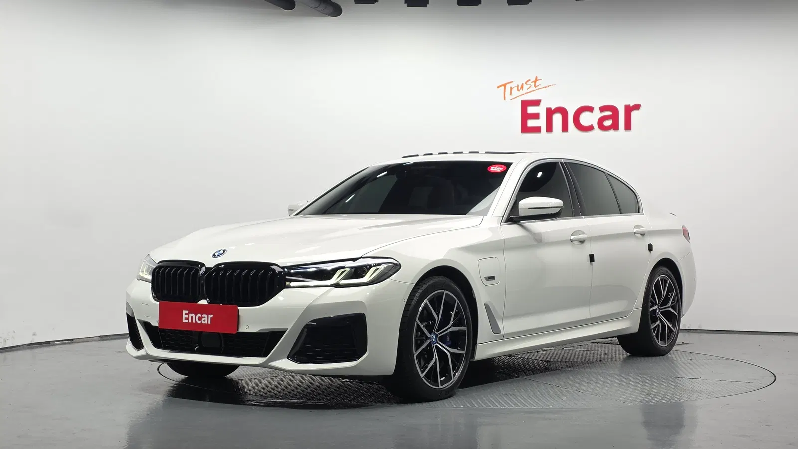 BMW Série 5 (G30) 530e M Sport 2022 — photo 1 sur 32