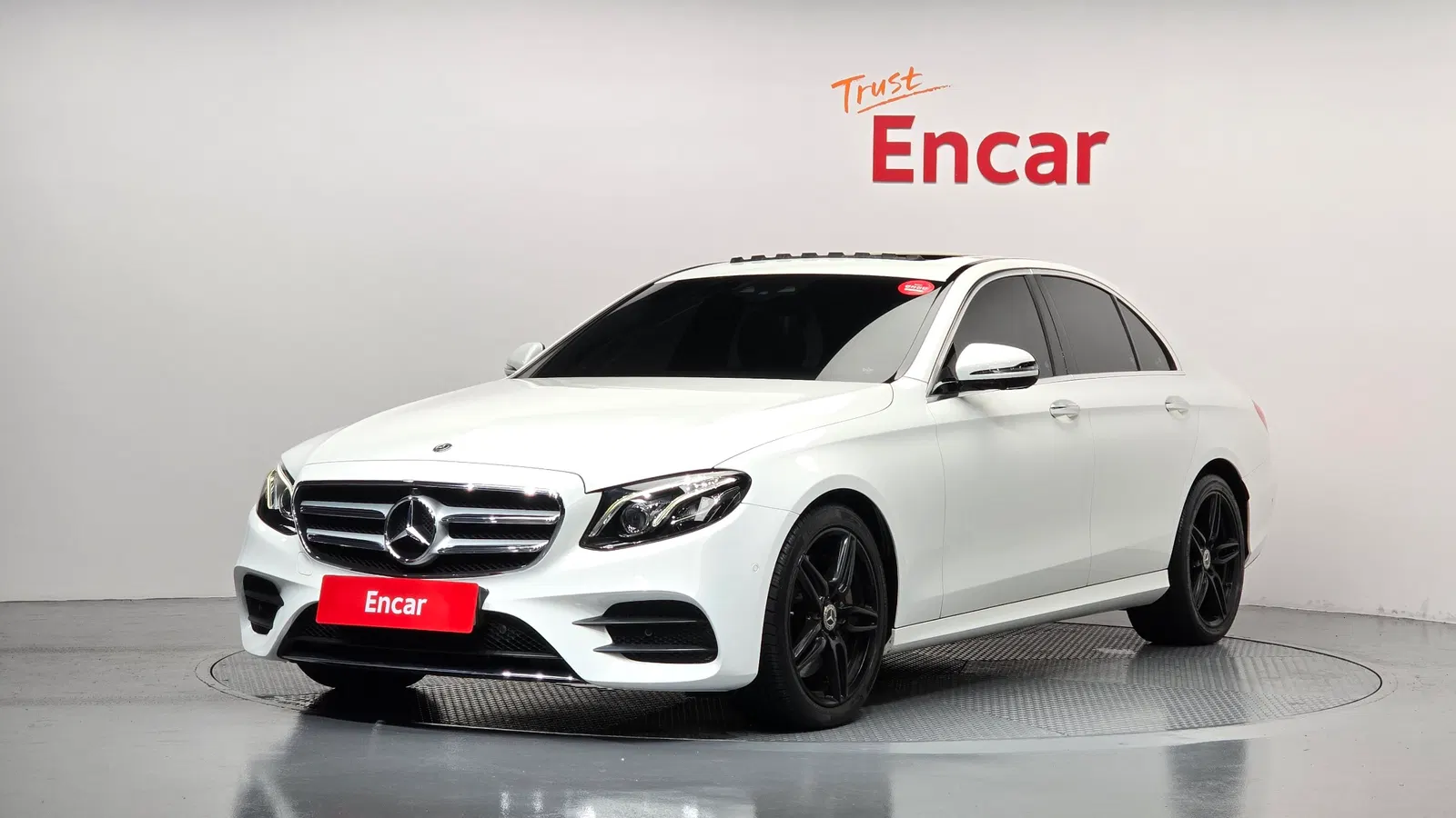 Mercedes-Benz Classe E AMG Line · E300 (W213) 2019 — photo 1 sur 37