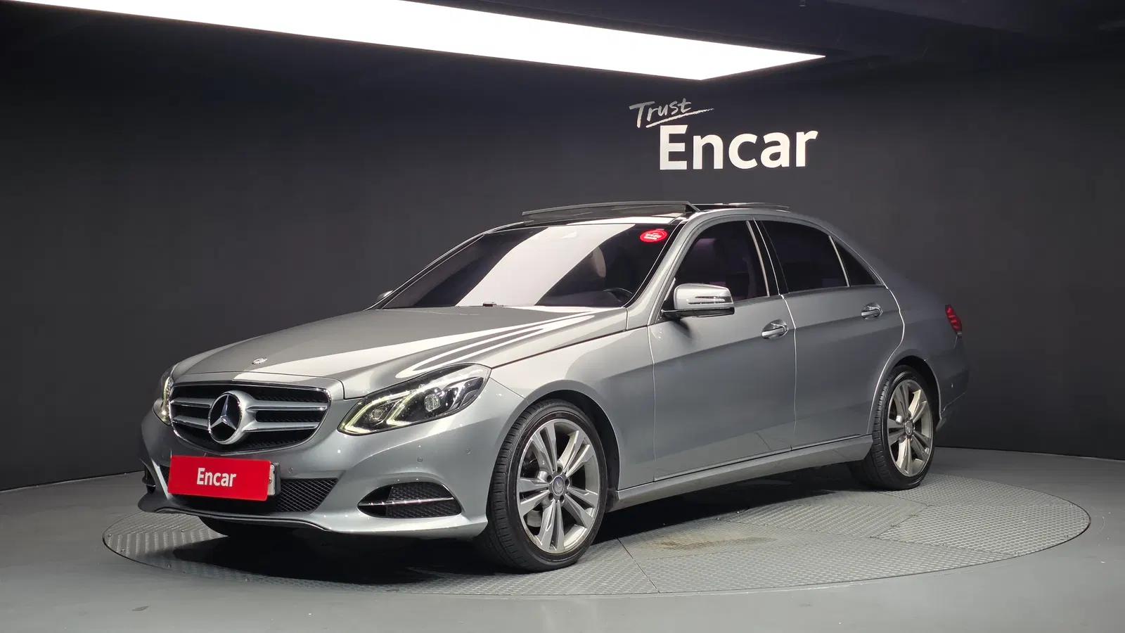 Mercedes-Benz Classe E E300 4MATIC Avantgarde (W212) 2015 — photo 1 sur 20