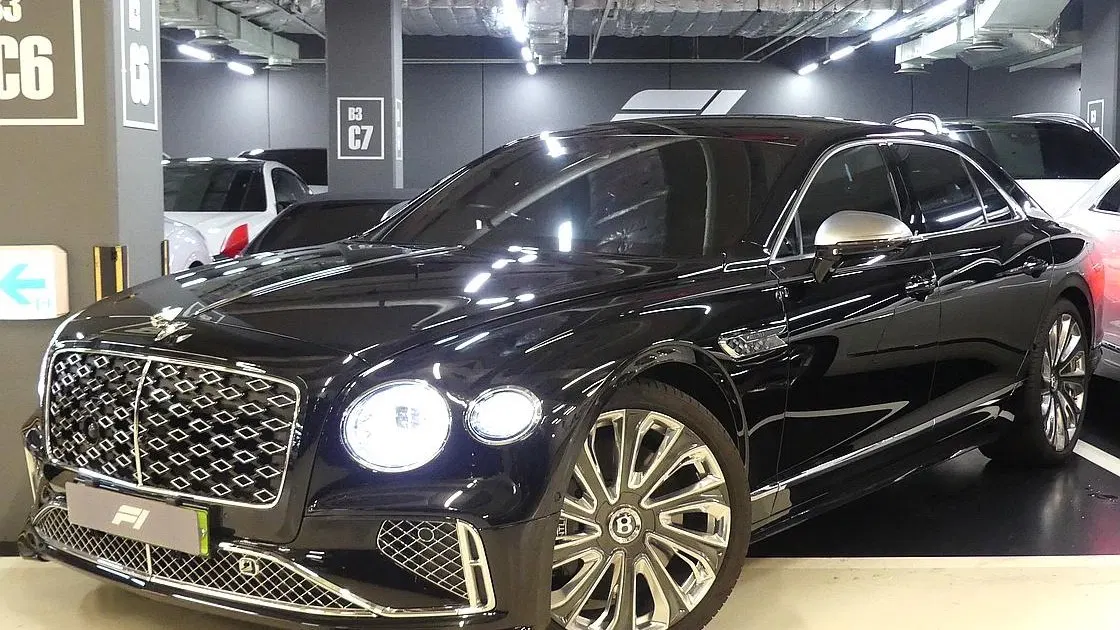 Bentley Flying Spur 4e génération 4.0 Mulliner 2025 — photo 1 sur 26