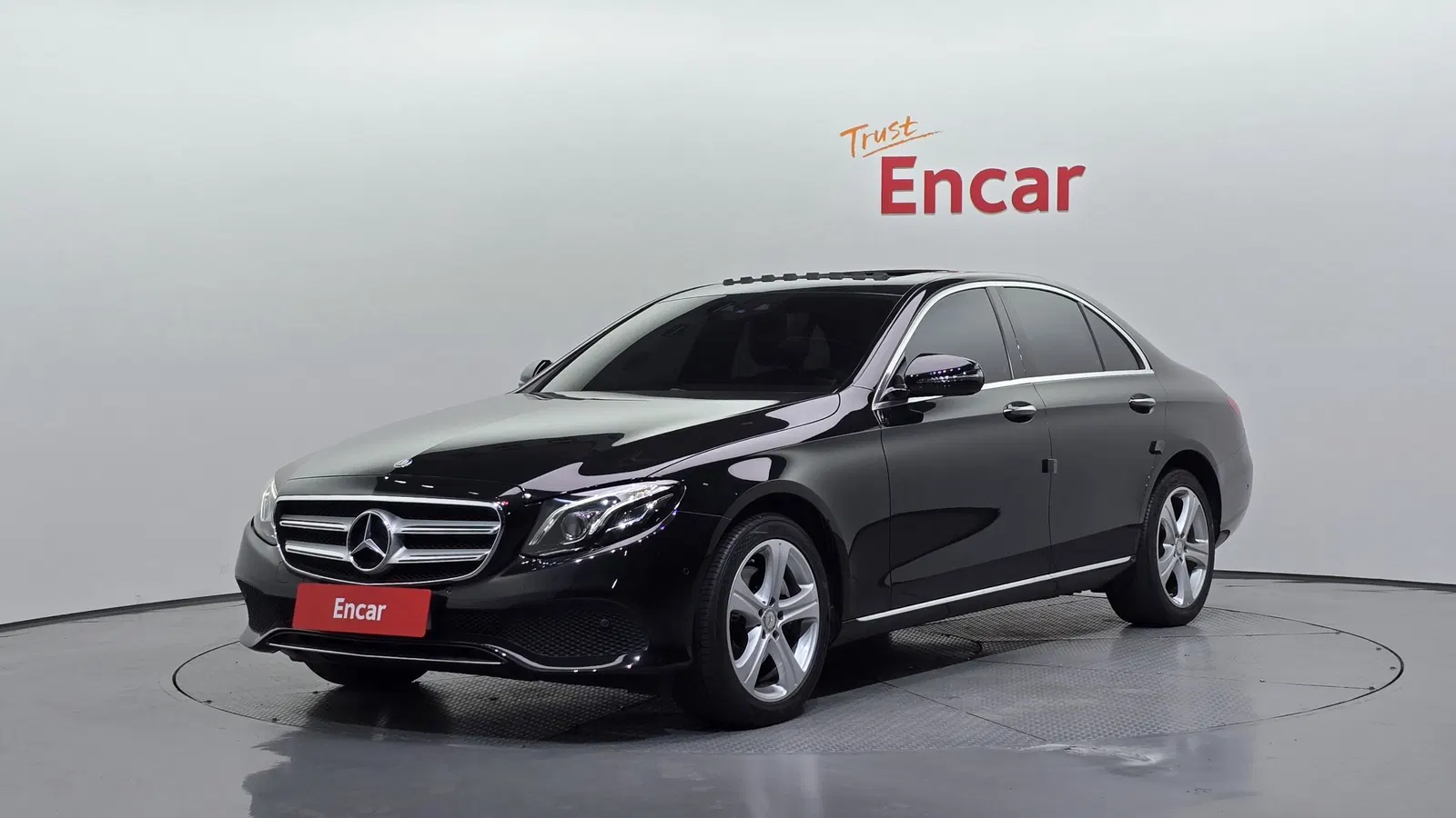 Mercedes-Benz Classe E E220d 4MATIC Avantgarde (W213) 2017 — photo 1 sur 26