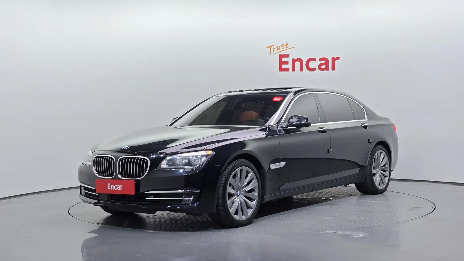 BMW Série 7 (F01) 750Li xDrive Individual 2015 — photo 1 sur 20