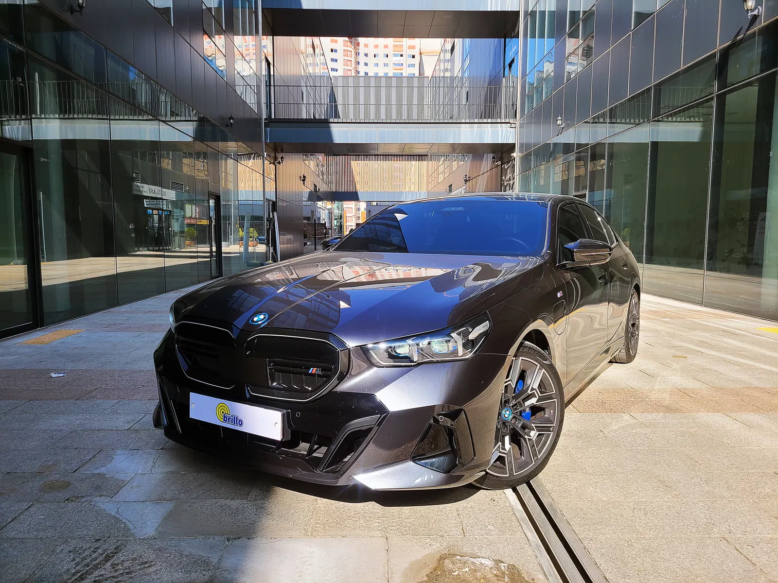 BMW Série 5 (G60) 530e M Sport 2025 — photo 1 sur 19