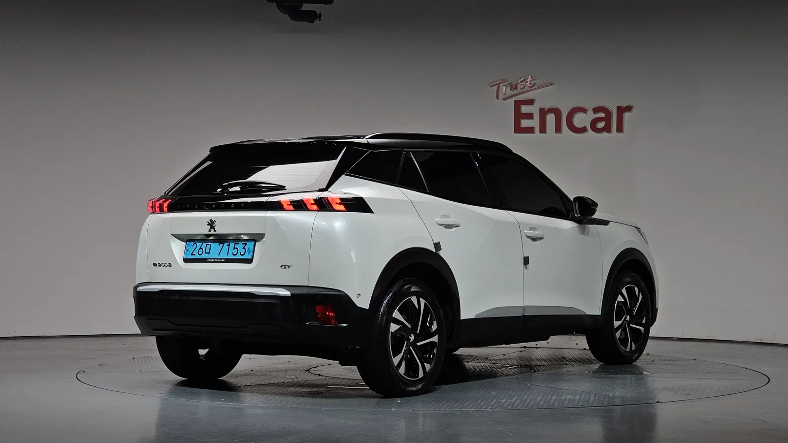 Peugeot e-2008 2e génération EV GT 2023 — photo 1 sur 35