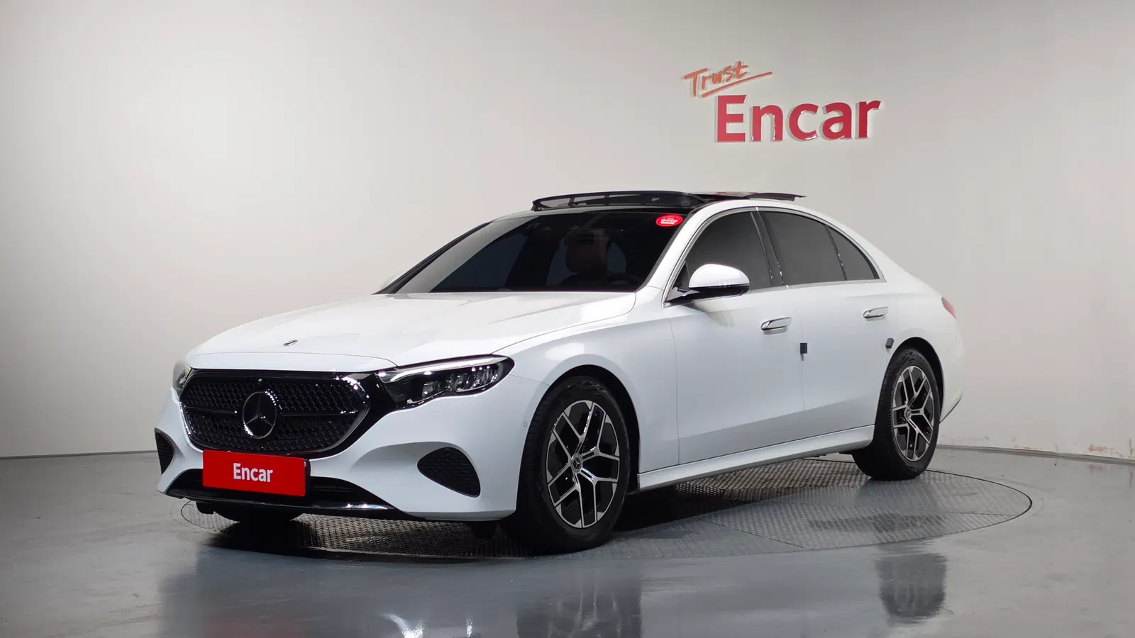 Mercedes-Benz Classe E E200 Avantgarde (W214) 2025 — photo 1 sur 42