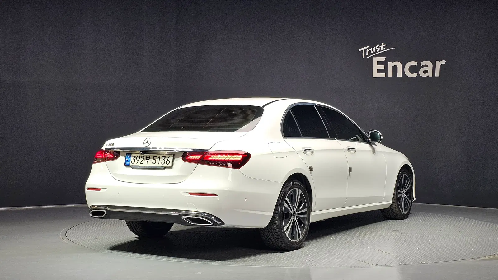 Mercedes-Benz Classe E E250 Avantgarde (W213) 2021 — photo 1 sur 35