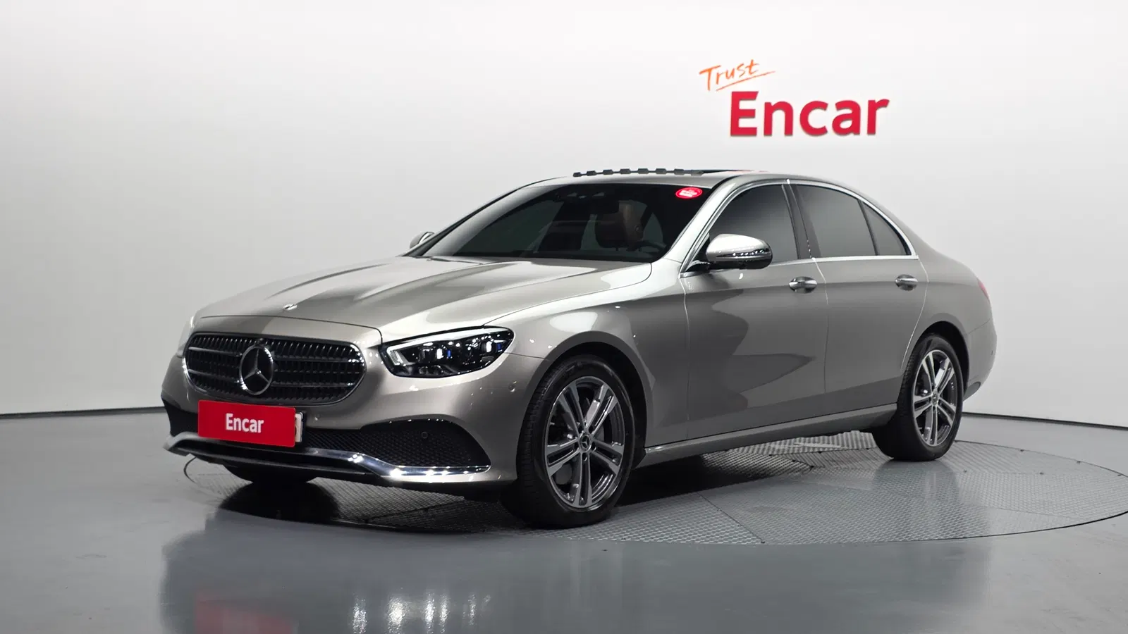 Mercedes-Benz Classe E E350 4MATIC Avantgarde (W213) 2022 — photo 1 sur 33