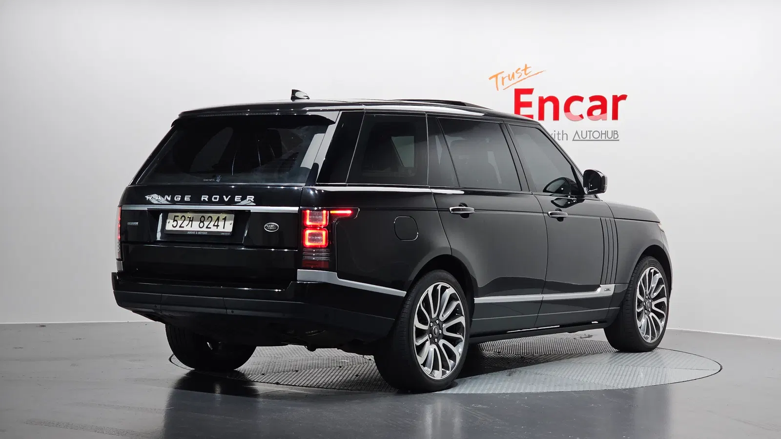 Land Rover Range Rover 4e génération 4.4 SDV8 AB LWB Diesel 2017 — photo 1 sur 33