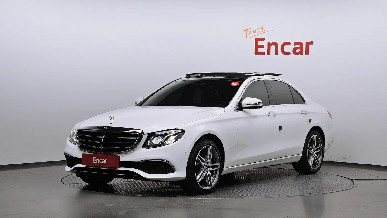 Mercedes-Benz Classe E E300 Exclusive (W213) 2019 — photo 1 sur 33