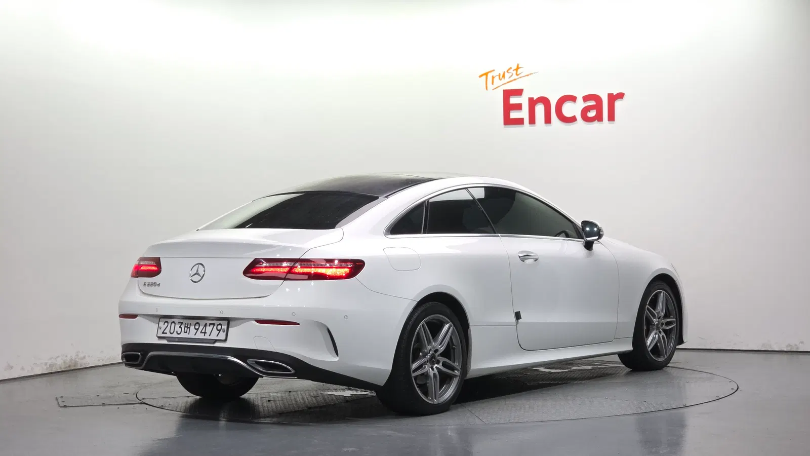 Mercedes-Benz Classe E E220d Coupé (W213) 2017 — photo 1 sur 33