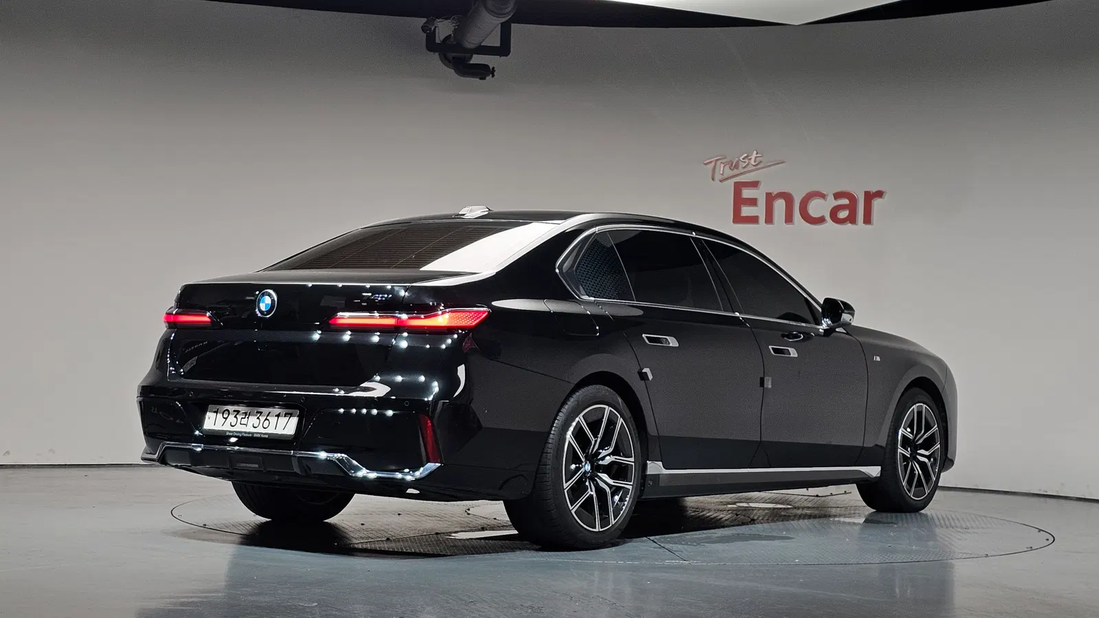 BMW Série 7 (G70) 740i sDrive M Sport 2023 — photo 1 sur 40