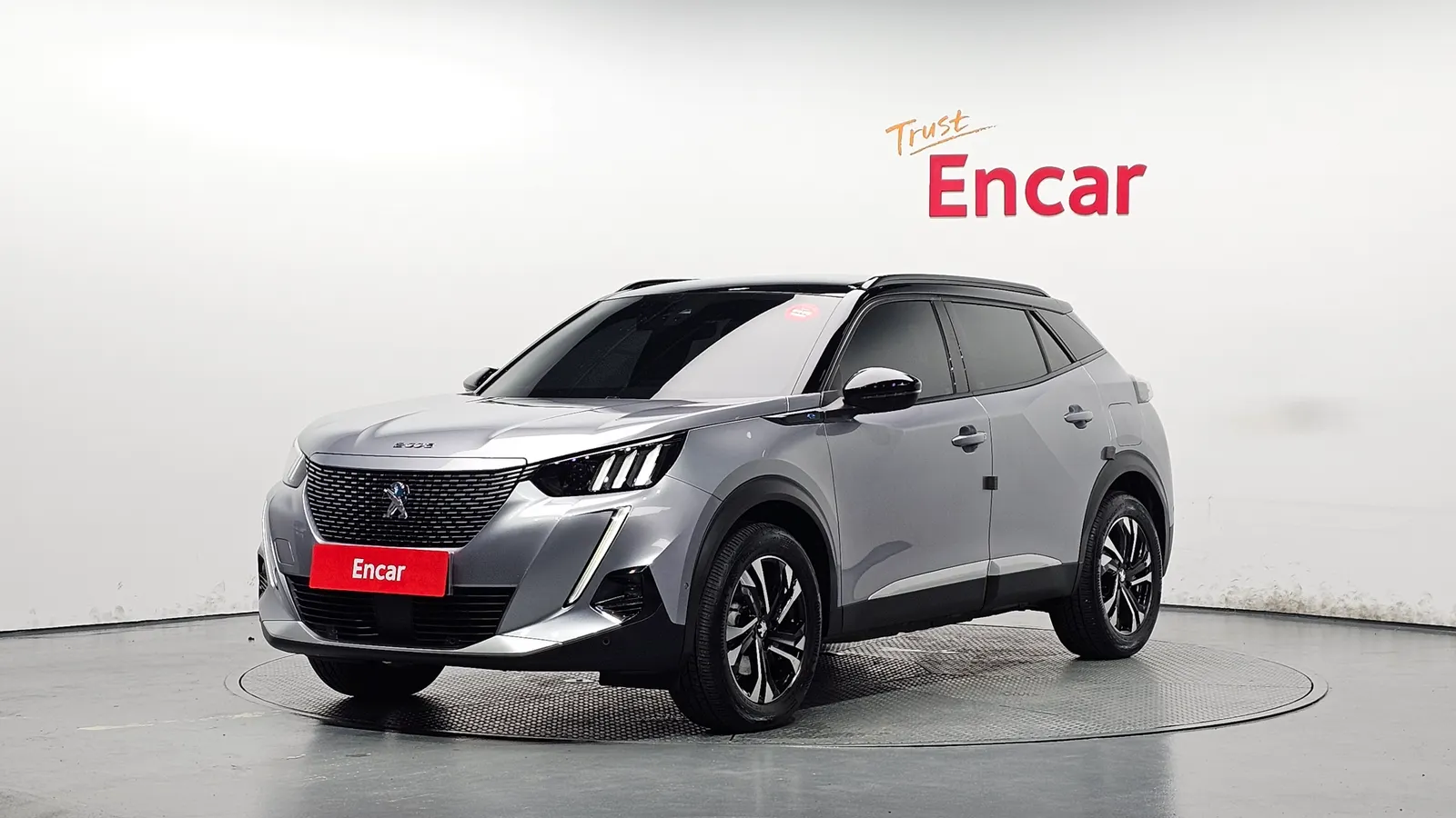Peugeot e-2008 2e génération EV GT 2022 — photo 1 sur 32