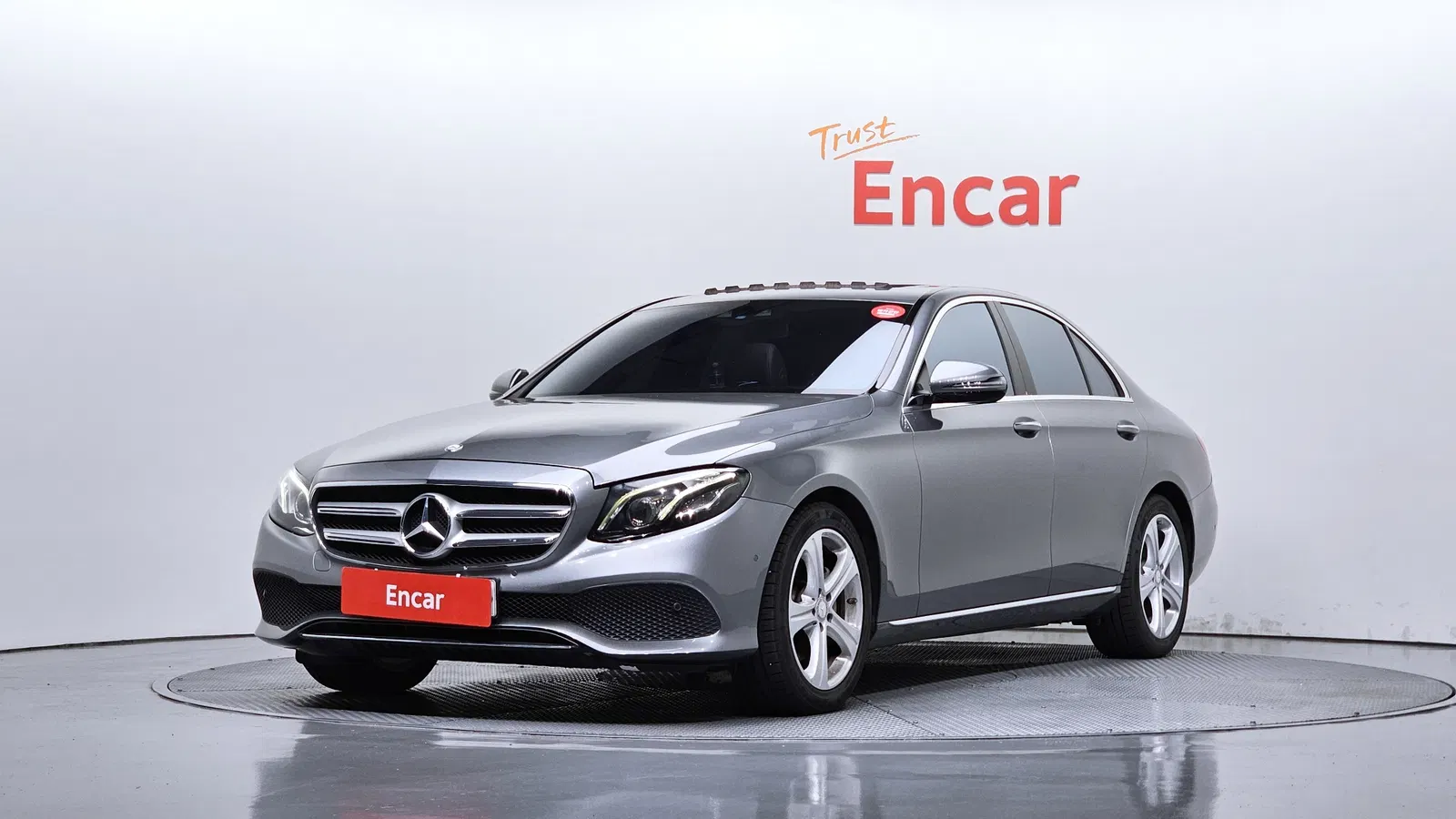 Mercedes-Benz Classe E E200 Avantgarde (W213) 2017 — photo 1 sur 8