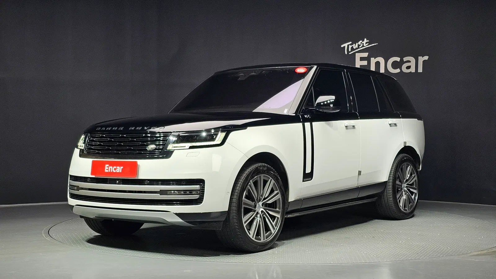 Land Rover Range Rover 5e génération D350 AB 2023 — photo 1 sur 38