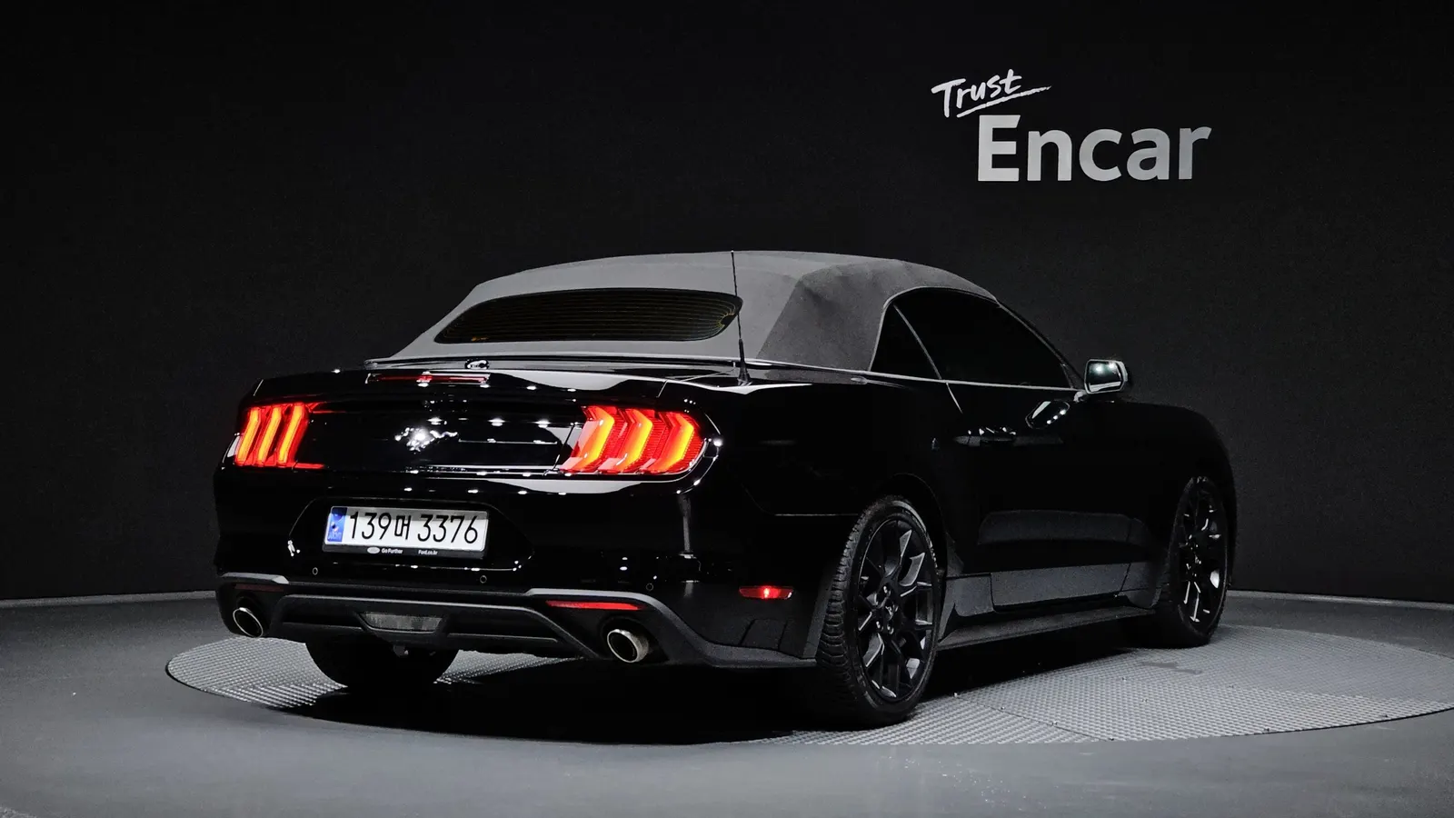 Ford Mustang Convertible 2023 — photo 1 sur 32