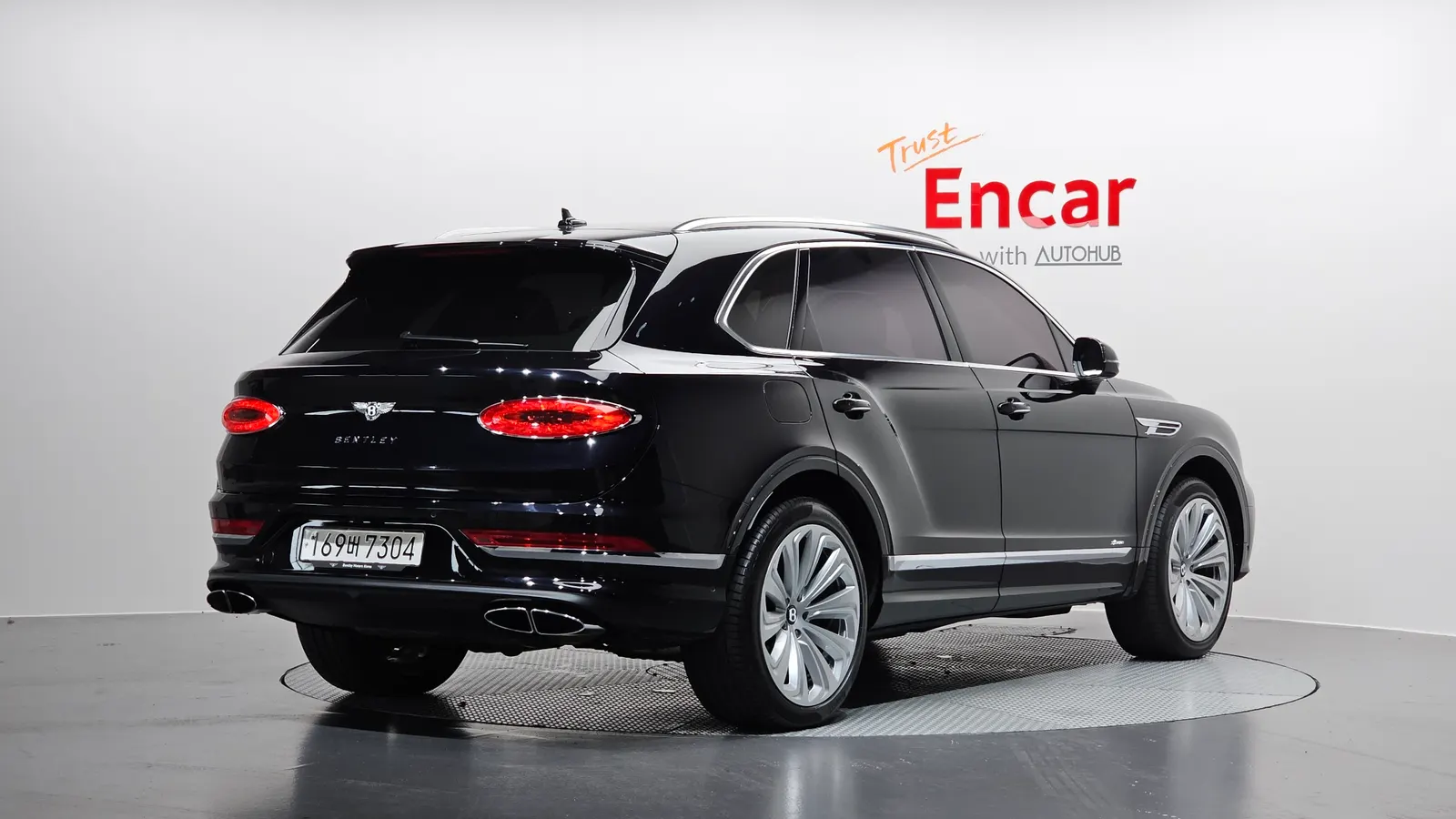 Bentley Bentayga 4.0 V8 Azure 2023 — photo 1 sur 41