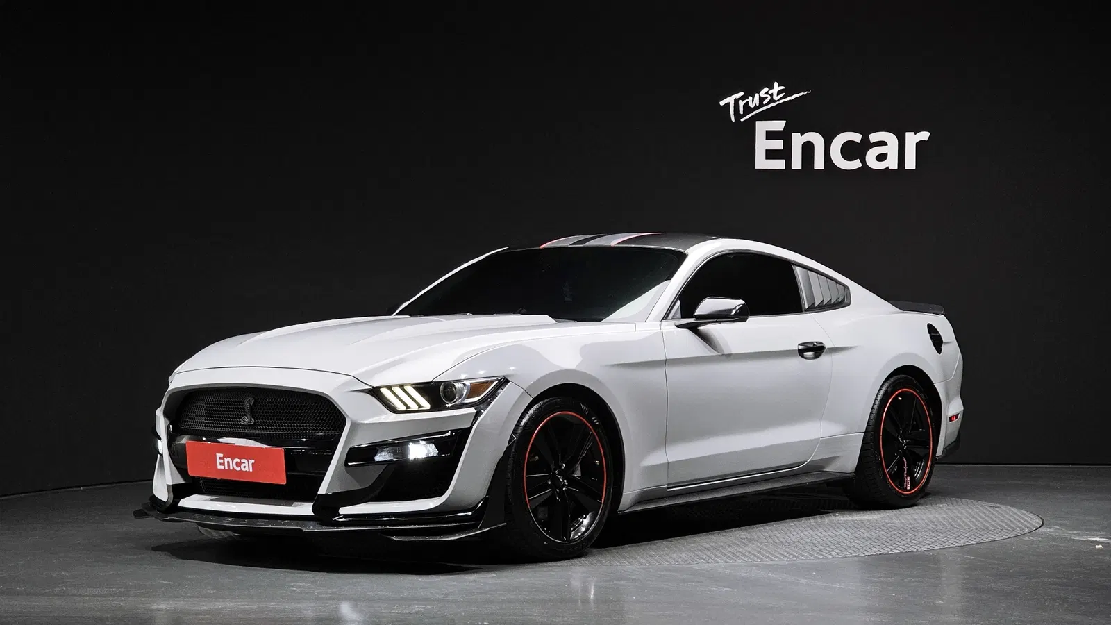 Ford Mustang Coupé 2017 — photo 1 sur 32