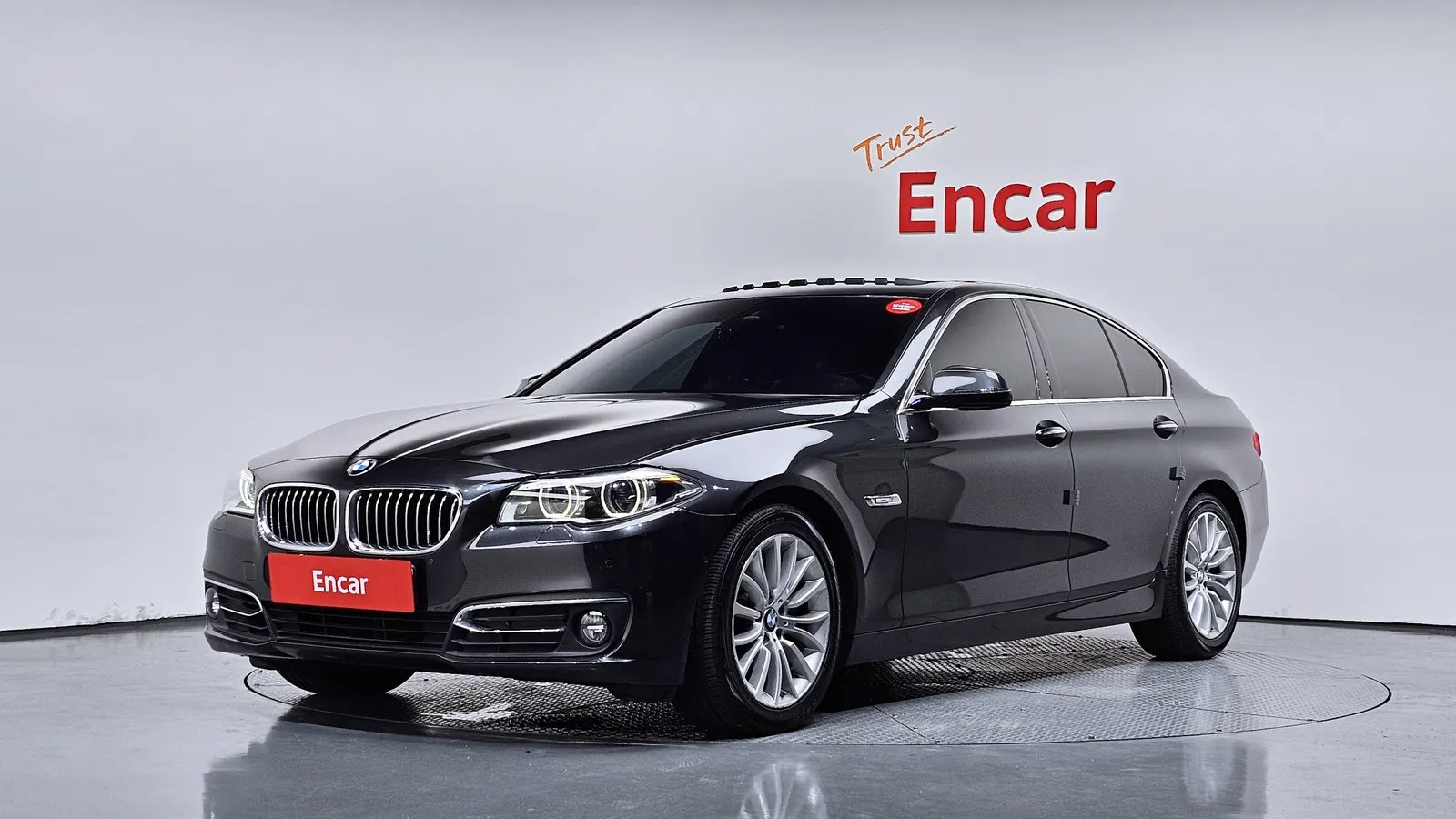 BMW Série 5 (F10) 528i xDrive Luxury 2015 — photo 1 sur 20