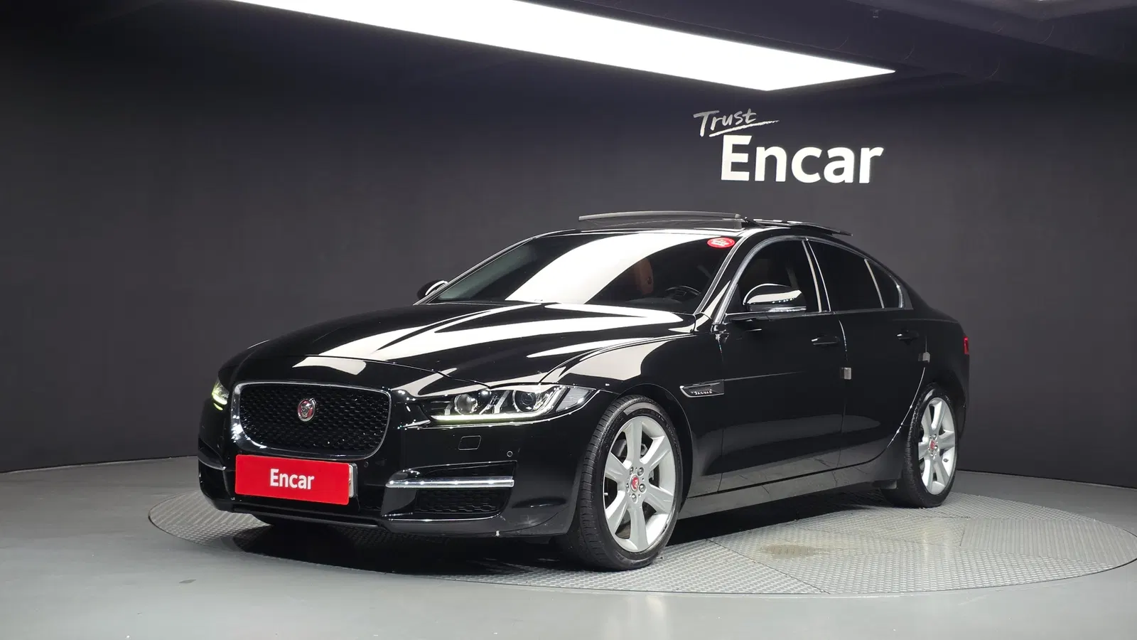 Jaguar XE 20d Portfolio 2016 — photo 1 sur 20