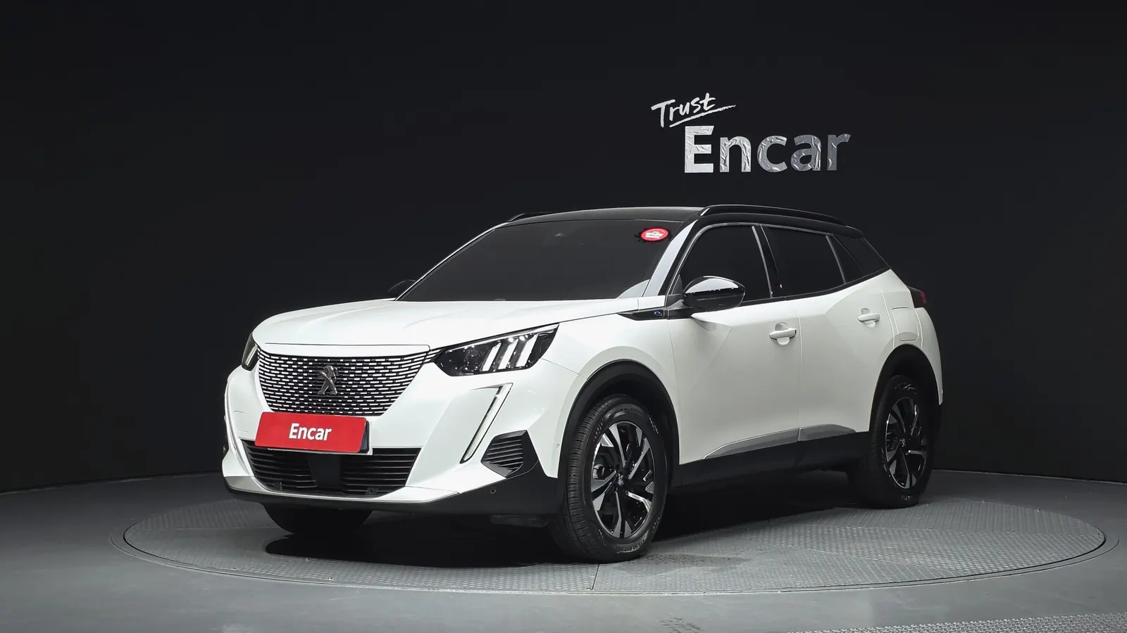 Peugeot e-2008 2e génération EV GT 2023 — photo 1 sur 32