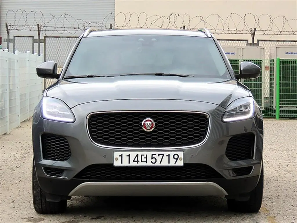 Jaguar E-PACE D180 S 2019 — photo 1 sur 26